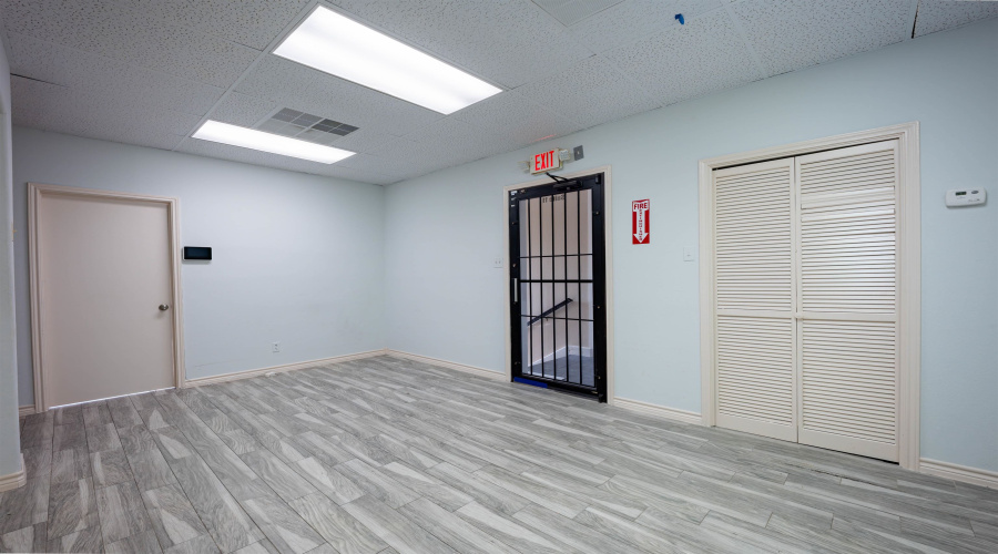 5918 McPherson Rd, Laredo, Texas 78041, 1 Room Rooms,1 BathroomBathrooms,Commercial retail/office,For Sale,5918 McPherson Rd,20264312