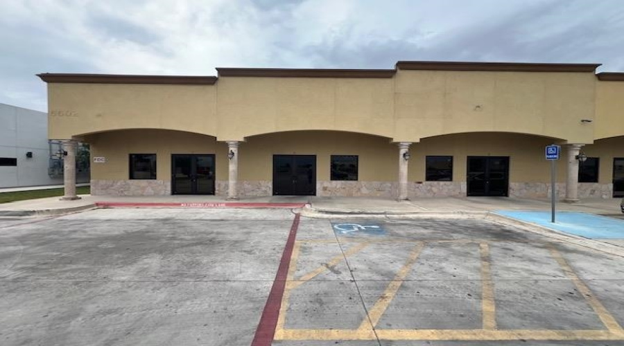 6602 Polaris Dr, Laredo, Texas 78041, 1 Room Rooms,2 BathroomsBathrooms,Commercial retail/office,For Rent,6602 Polaris Dr,20264313