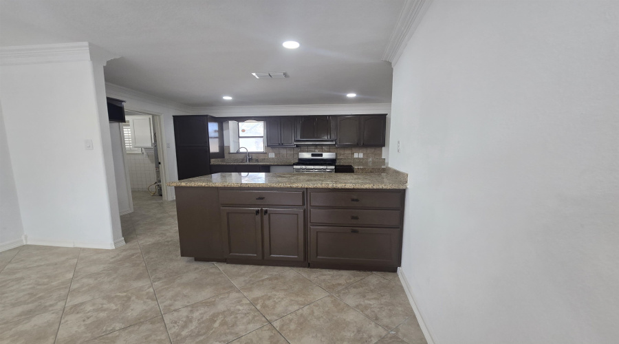 222 Century Blvd, Laredo, Texas 78046-8517, 4 Bedrooms Bedrooms, 7 Rooms Rooms,2 BathroomsBathrooms,Residential,For Sale,222 Century Blvd,20264310