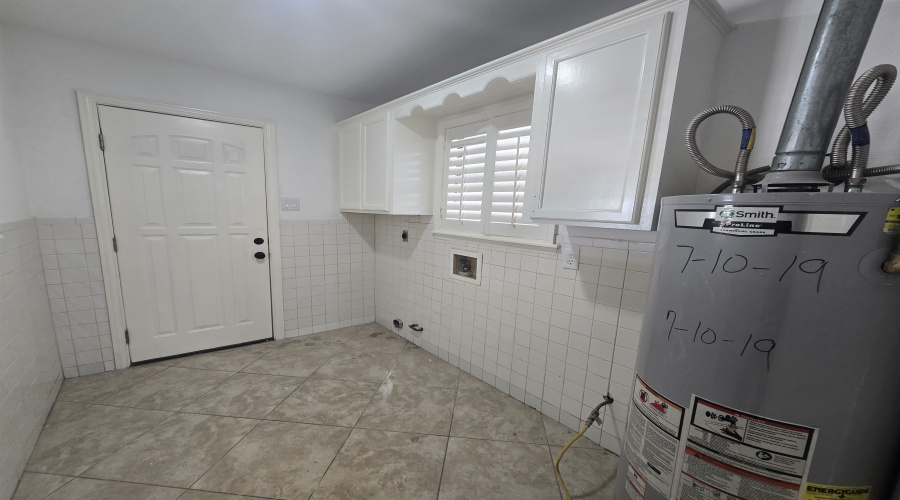222 Century Blvd, Laredo, Texas 78046-8517, 4 Bedrooms Bedrooms, 7 Rooms Rooms,2 BathroomsBathrooms,Residential,For Sale,222 Century Blvd,20264310