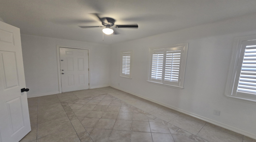 222 Century Blvd, Laredo, Texas 78046-8517, 4 Bedrooms Bedrooms, 7 Rooms Rooms,2 BathroomsBathrooms,Residential,For Sale,222 Century Blvd,20264310