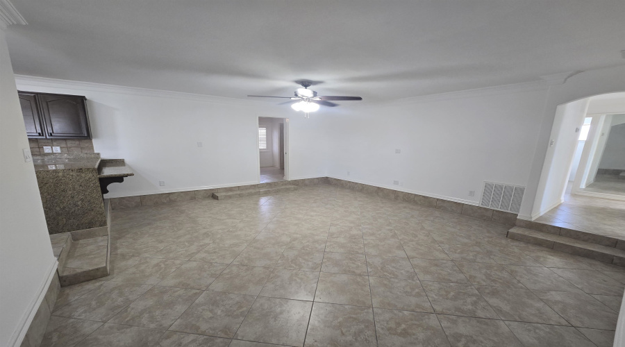 222 Century Blvd, Laredo, Texas 78046-8517, 4 Bedrooms Bedrooms, 7 Rooms Rooms,2 BathroomsBathrooms,Residential,For Sale,222 Century Blvd,20264310