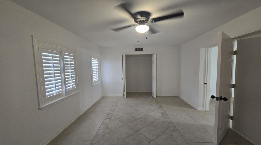 222 Century Blvd, Laredo, Texas 78046-8517, 4 Bedrooms Bedrooms, 7 Rooms Rooms,2 BathroomsBathrooms,Residential,For Sale,222 Century Blvd,20264310