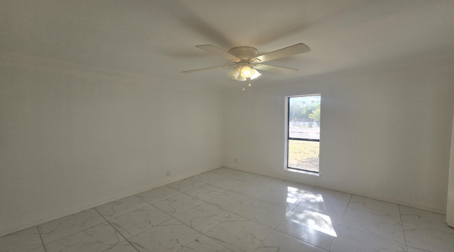 222 Century Blvd, Laredo, Texas 78046-8517, 4 Bedrooms Bedrooms, 7 Rooms Rooms,2 BathroomsBathrooms,Residential,For Sale,222 Century Blvd,20264310
