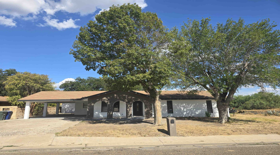 222 Century Blvd, Laredo, Texas 78046-8517, 4 Bedrooms Bedrooms, 7 Rooms Rooms,2 BathroomsBathrooms,Residential,For Sale,222 Century Blvd,20264310