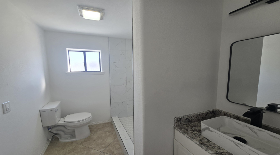 222 Century Blvd, Laredo, Texas 78046-8517, 4 Bedrooms Bedrooms, 7 Rooms Rooms,2 BathroomsBathrooms,Residential,For Sale,222 Century Blvd,20264310