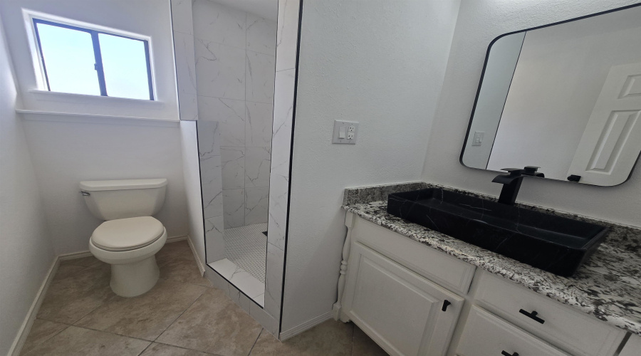 222 Century Blvd, Laredo, Texas 78046-8517, 4 Bedrooms Bedrooms, 7 Rooms Rooms,2 BathroomsBathrooms,Residential,For Sale,222 Century Blvd,20264310