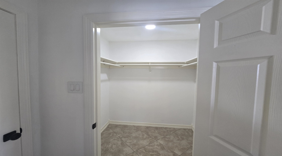 222 Century Blvd, Laredo, Texas 78046-8517, 4 Bedrooms Bedrooms, 7 Rooms Rooms,2 BathroomsBathrooms,Residential,For Sale,222 Century Blvd,20264310