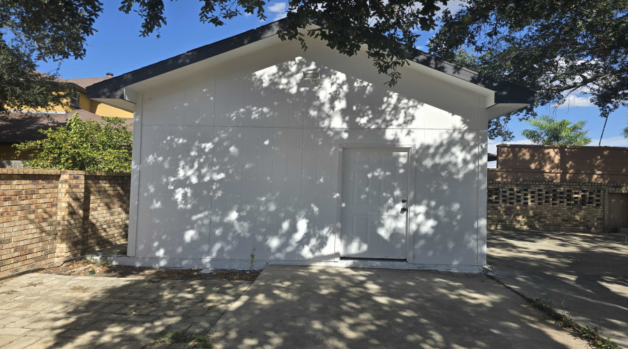222 Century Blvd, Laredo, Texas 78046-8517, 4 Bedrooms Bedrooms, 7 Rooms Rooms,2 BathroomsBathrooms,Residential,For Sale,222 Century Blvd,20264310