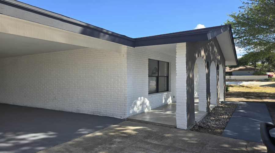 222 Century Blvd, Laredo, Texas 78046-8517, 4 Bedrooms Bedrooms, 7 Rooms Rooms,2 BathroomsBathrooms,Residential,For Sale,222 Century Blvd,20264310