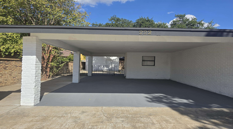 222 Century Blvd, Laredo, Texas 78046-8517, 4 Bedrooms Bedrooms, 7 Rooms Rooms,2 BathroomsBathrooms,Residential,For Sale,222 Century Blvd,20264310