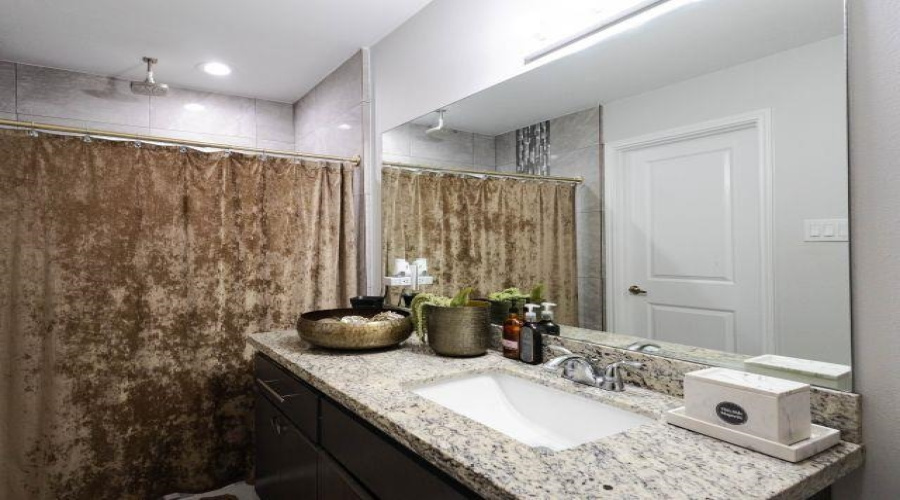 1621 Bilbao Dr., Laredo, Texas 78046, 3 Bedrooms Bedrooms, 5 Rooms Rooms,2 BathroomsBathrooms,Residential,For Sale,1621 Bilbao Dr.,20264315