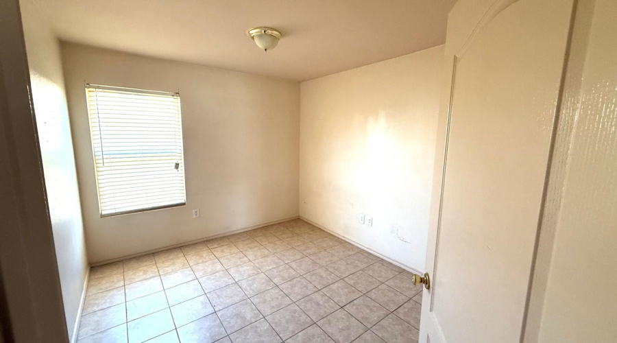 204 Mescalero Dr, Laredo, Texas 78045, 3 Bedrooms Bedrooms, 6 Rooms Rooms,2 BathroomsBathrooms,Residential,For Sale,204 Mescalero Dr,20264316