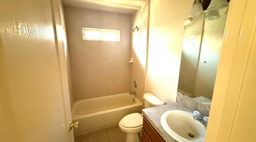 204 Mescalero Dr, Laredo, Texas 78045, 3 Bedrooms Bedrooms, 6 Rooms Rooms,2 BathroomsBathrooms,Residential,For Sale,204 Mescalero Dr,20264316