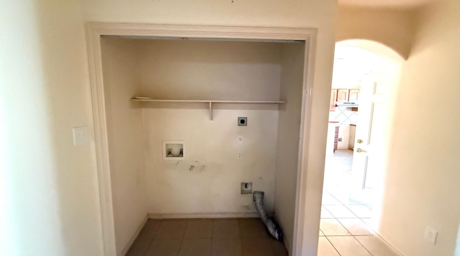 204 Mescalero Dr, Laredo, Texas 78045, 3 Bedrooms Bedrooms, 6 Rooms Rooms,2 BathroomsBathrooms,Residential,For Sale,204 Mescalero Dr,20264316