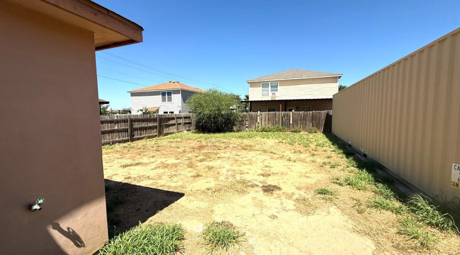 204 Mescalero Dr, Laredo, Texas 78045, 3 Bedrooms Bedrooms, 6 Rooms Rooms,2 BathroomsBathrooms,Residential,For Sale,204 Mescalero Dr,20264316