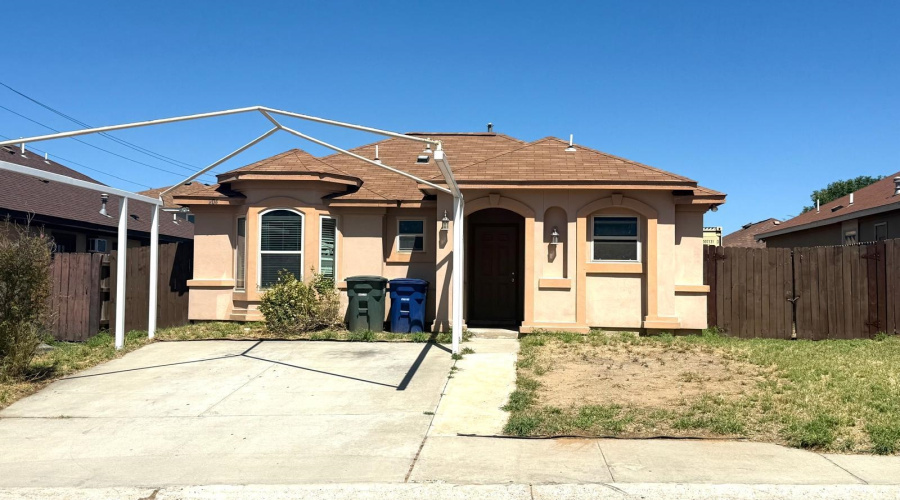 204 Mescalero Dr, Laredo, Texas 78045, 3 Bedrooms Bedrooms, 6 Rooms Rooms,2 BathroomsBathrooms,Residential,For Sale,204 Mescalero Dr,20264316