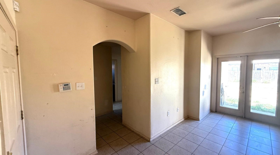 204 Mescalero Dr, Laredo, Texas 78045, 3 Bedrooms Bedrooms, 6 Rooms Rooms,2 BathroomsBathrooms,Residential,For Sale,204 Mescalero Dr,20264316