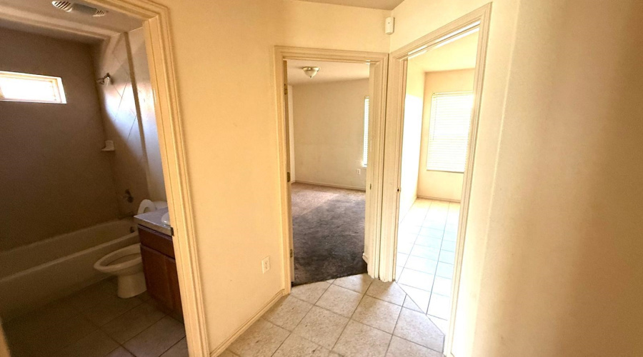 204 Mescalero Dr, Laredo, Texas 78045, 3 Bedrooms Bedrooms, 6 Rooms Rooms,2 BathroomsBathrooms,Residential,For Sale,204 Mescalero Dr,20264316