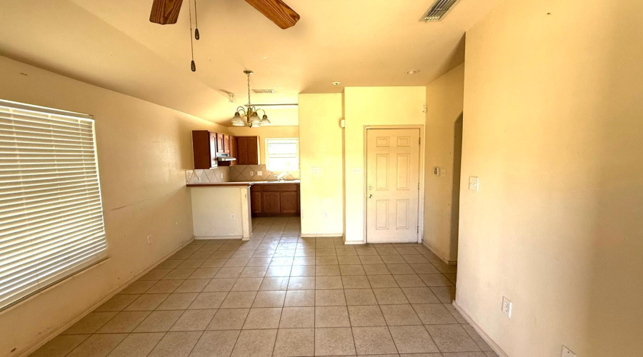 204 Mescalero Dr, Laredo, Texas 78045, 3 Bedrooms Bedrooms, 6 Rooms Rooms,2 BathroomsBathrooms,Residential,For Sale,204 Mescalero Dr,20264316
