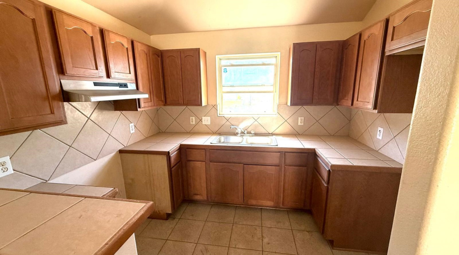 204 Mescalero Dr, Laredo, Texas 78045, 3 Bedrooms Bedrooms, 6 Rooms Rooms,2 BathroomsBathrooms,Residential,For Sale,204 Mescalero Dr,20264316