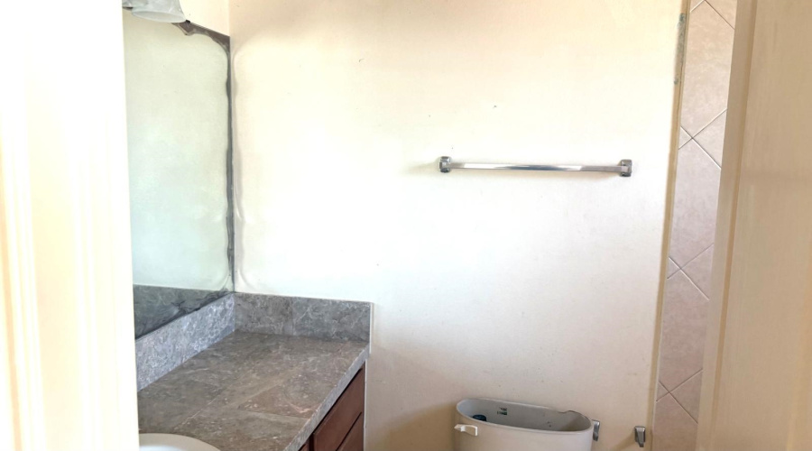 204 Mescalero Dr, Laredo, Texas 78045, 3 Bedrooms Bedrooms, 6 Rooms Rooms,2 BathroomsBathrooms,Residential,For Sale,204 Mescalero Dr,20264316