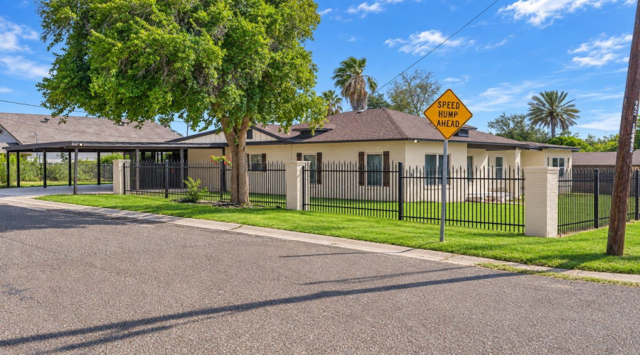 1702 OKane St, Laredo, Texas 78045-8869, ,Multi-family,For Sale,1702 OKane St,20264317
