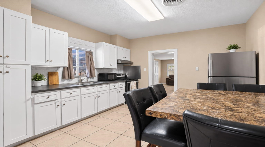 1702 OKane St, Laredo, Texas 78045-8869, ,Multi-family,For Sale,1702 OKane St,20264317