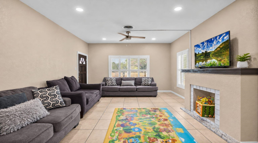 1702 OKane St, Laredo, Texas 78045-8869, ,Multi-family,For Sale,1702 OKane St,20264317
