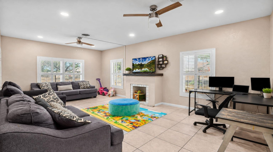 1702 OKane St, Laredo, Texas 78045-8869, ,Multi-family,For Sale,1702 OKane St,20264317