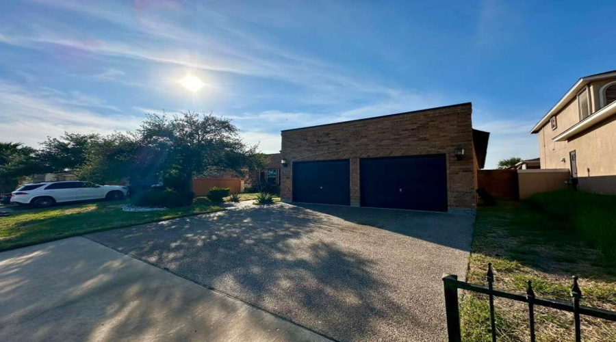 3918 Aidin St, LAREDO, Texas 78045, 3 Bedrooms Bedrooms, 6 Rooms Rooms,2 BathroomsBathrooms,Residential,For Sale,3918 Aidin St,20262143