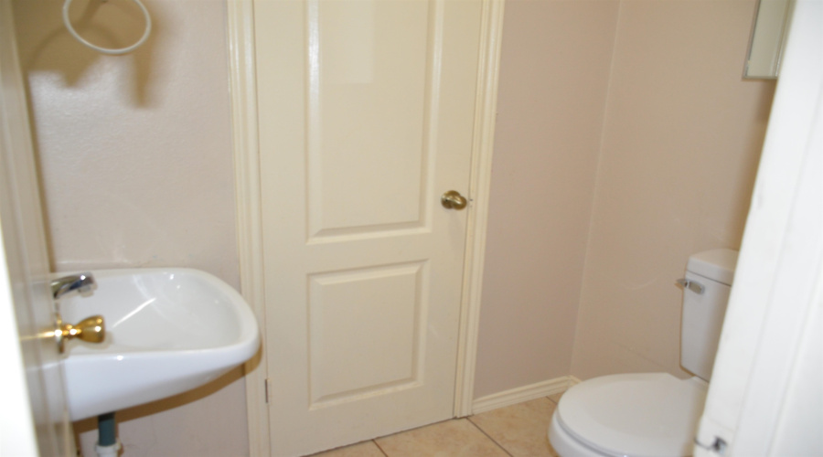 2004 Piedra China St, Laredo, Texas 78045, 3 Bedrooms Bedrooms, 6 Rooms Rooms,1 BathroomBathrooms,Residential,For Sale,2004 Piedra China St,20264321