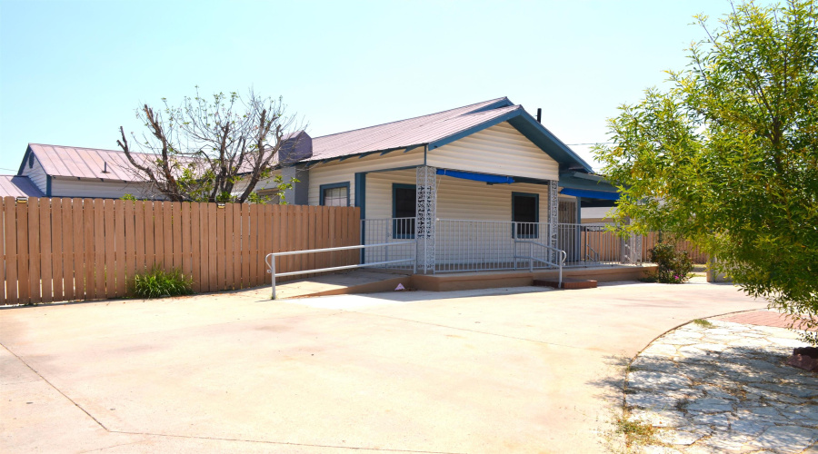 2004 Piedra China St, Laredo, Texas 78045, 3 Bedrooms Bedrooms, 6 Rooms Rooms,1 BathroomBathrooms,Residential,For Sale,2004 Piedra China St,20264321
