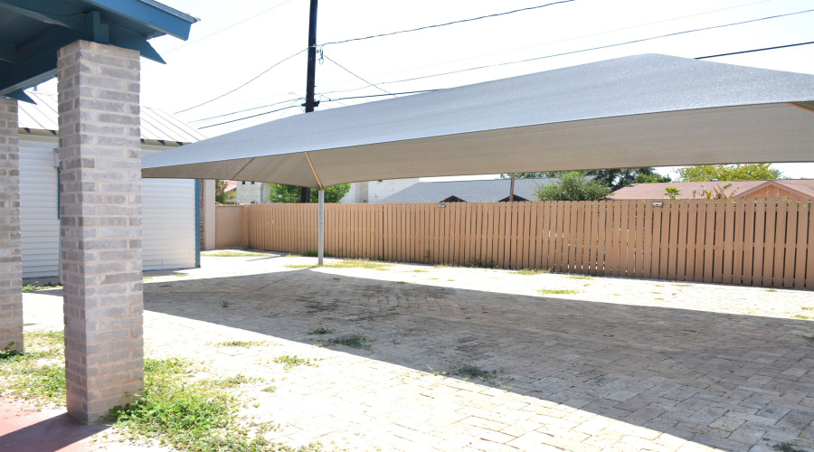 2004 Piedra China St, Laredo, Texas 78045, 3 Bedrooms Bedrooms, 6 Rooms Rooms,1 BathroomBathrooms,Residential,For Sale,2004 Piedra China St,20264321