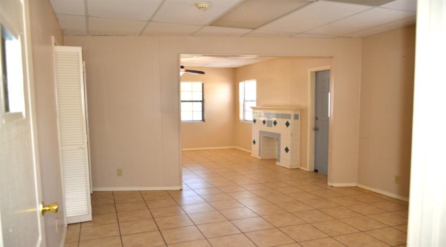 2004 Piedra China St, Laredo, Texas 78045, 3 Bedrooms Bedrooms, 6 Rooms Rooms,1 BathroomBathrooms,Residential,For Sale,2004 Piedra China St,20264321