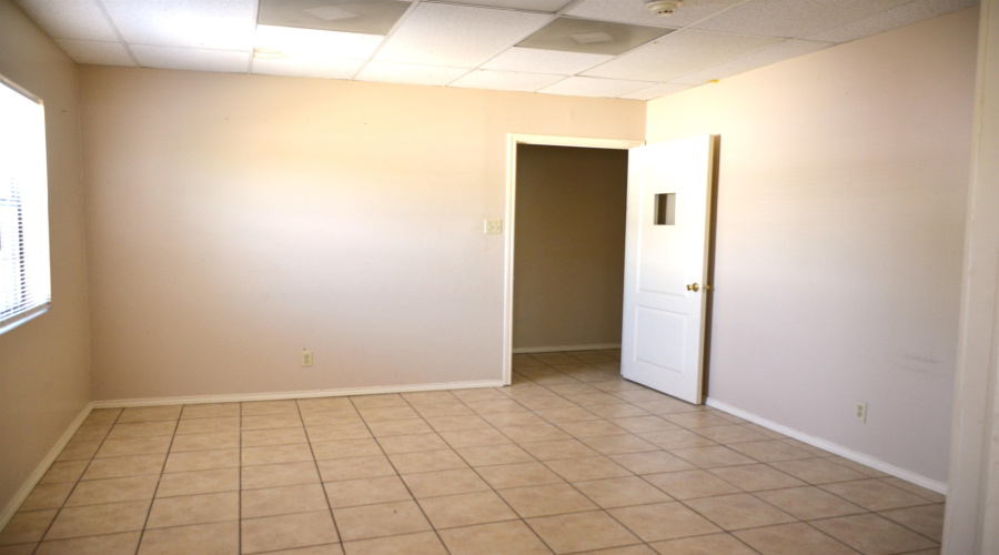 2004 Piedra China St, Laredo, Texas 78045, 3 Bedrooms Bedrooms, 6 Rooms Rooms,1 BathroomBathrooms,Residential,For Sale,2004 Piedra China St,20264321