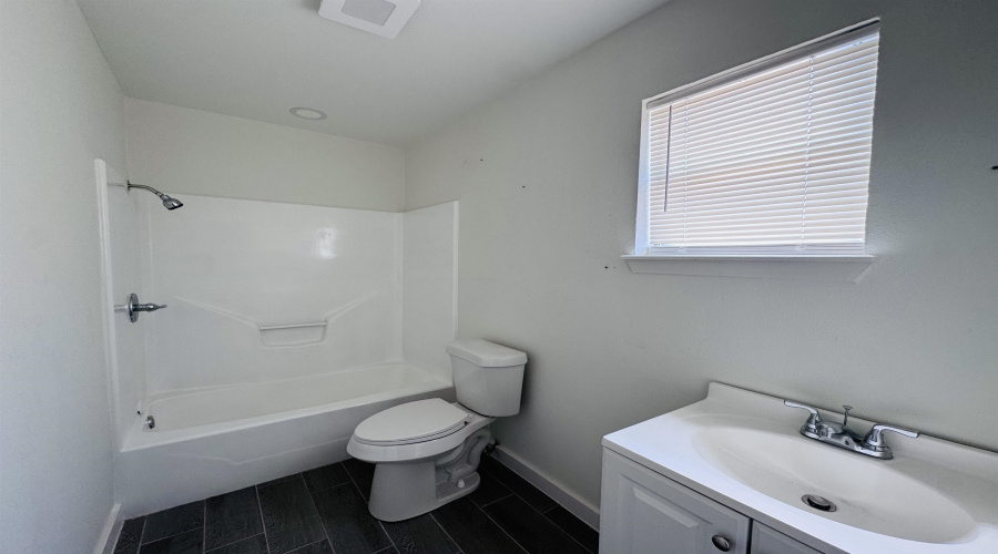 1303 E Eistetter St, Laredo, Texas 78041, 2 Bedrooms Bedrooms, 3 Rooms Rooms,1 BathroomBathrooms,Residential,For Rent,1303 E Eistetter St,20264323