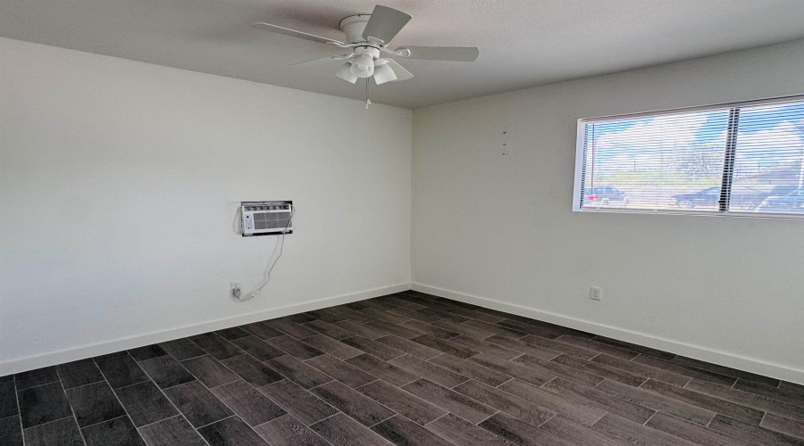 1303 E Eistetter St, Laredo, Texas 78041, 2 Bedrooms Bedrooms, 3 Rooms Rooms,1 BathroomBathrooms,Residential,For Rent,1303 E Eistetter St,20264323