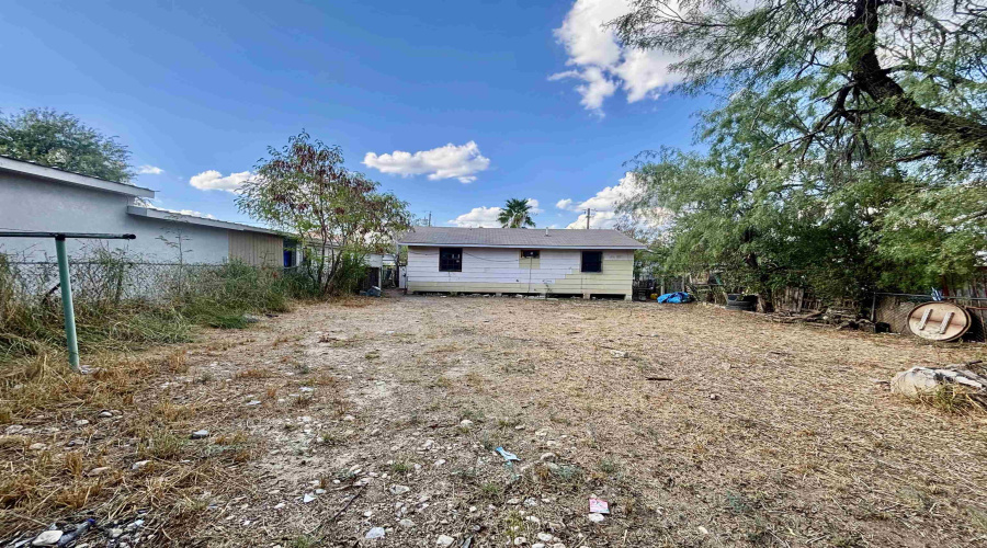 2507 San Salvador St, Laredo, Texas 78046, 3 Bedrooms Bedrooms, 4 Rooms Rooms,2 BathroomsBathrooms,Residential,For Sale,2507 San Salvador St,20264326