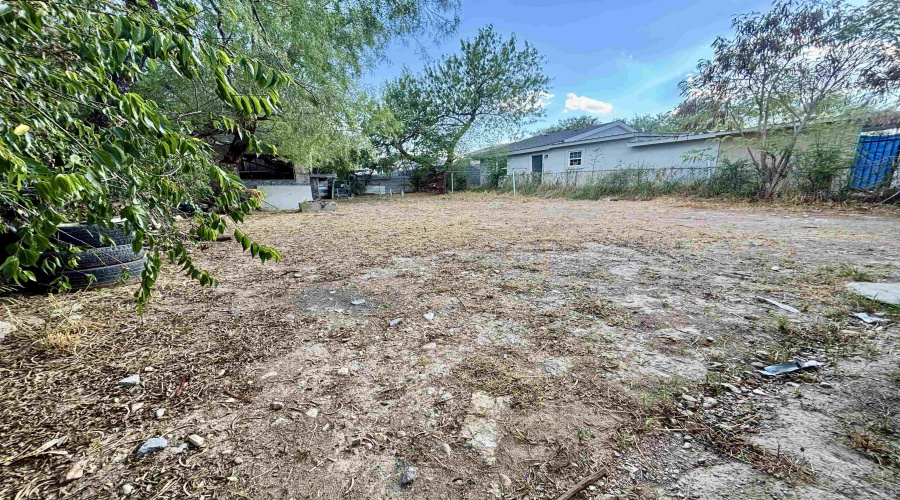 2507 San Salvador St, Laredo, Texas 78046, 3 Bedrooms Bedrooms, 4 Rooms Rooms,2 BathroomsBathrooms,Residential,For Sale,2507 San Salvador St,20264326