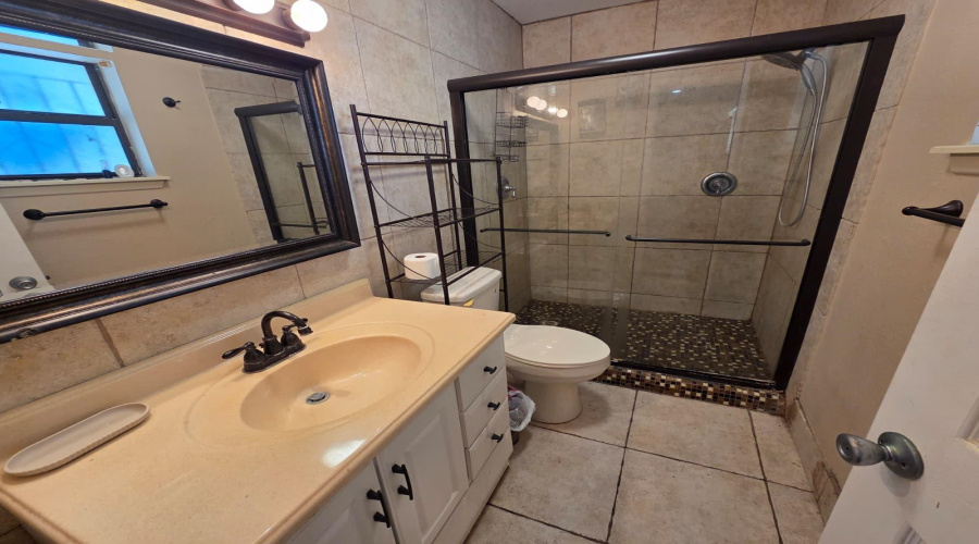 418 E Walnut St, Laredo, Texas 78041, 3 Bedrooms Bedrooms, 6 Rooms Rooms,2 BathroomsBathrooms,Residential,For Sale,418 E Walnut St,20264328