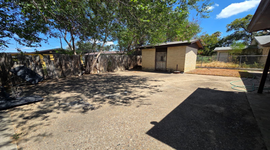 418 E Walnut St, Laredo, Texas 78041, 3 Bedrooms Bedrooms, 6 Rooms Rooms,2 BathroomsBathrooms,Residential,For Sale,418 E Walnut St,20264328