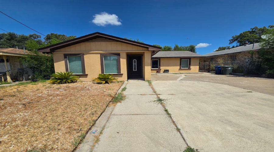 418 E Walnut St, Laredo, Texas 78041, 3 Bedrooms Bedrooms, 6 Rooms Rooms,2 BathroomsBathrooms,Residential,For Sale,418 E Walnut St,20264328