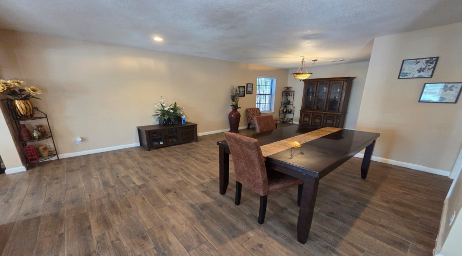 418 E Walnut St, Laredo, Texas 78041, 3 Bedrooms Bedrooms, 6 Rooms Rooms,2 BathroomsBathrooms,Residential,For Sale,418 E Walnut St,20264328