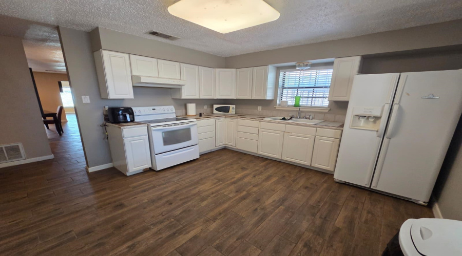 418 E Walnut St, Laredo, Texas 78041, 3 Bedrooms Bedrooms, 6 Rooms Rooms,2 BathroomsBathrooms,Residential,For Sale,418 E Walnut St,20264328