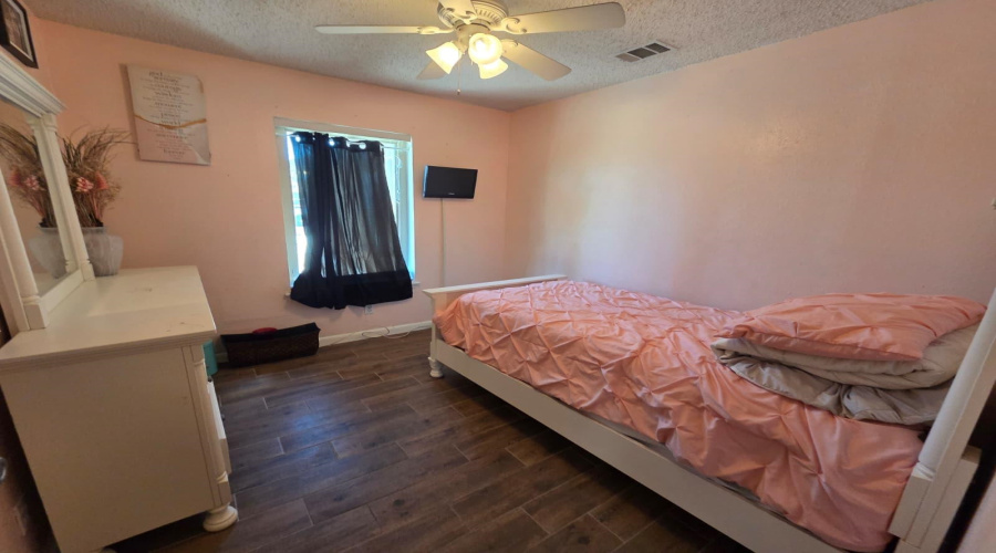 418 E Walnut St, Laredo, Texas 78041, 3 Bedrooms Bedrooms, 6 Rooms Rooms,2 BathroomsBathrooms,Residential,For Sale,418 E Walnut St,20264328