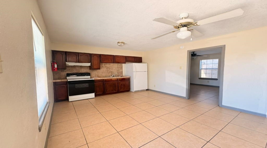 2918 Thurman St, Laredo, Texas 78046, 1 Bedroom Bedrooms, 2 Rooms Rooms,1 BathroomBathrooms,Residential,For Rent,2918 Thurman St,20264331