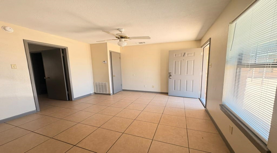 2918 Thurman St, Laredo, Texas 78046, 1 Bedroom Bedrooms, 2 Rooms Rooms,1 BathroomBathrooms,Residential,For Rent,2918 Thurman St,20264331