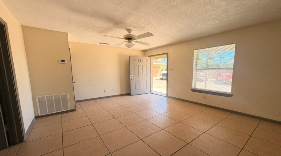 2918 Thurman St, Laredo, Texas 78046, 1 Bedroom Bedrooms, 2 Rooms Rooms,1 BathroomBathrooms,Residential,For Rent,2918 Thurman St,20264331