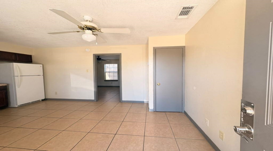 2918 Thurman St, Laredo, Texas 78046, 1 Bedroom Bedrooms, 2 Rooms Rooms,1 BathroomBathrooms,Residential,For Rent,2918 Thurman St,20264331